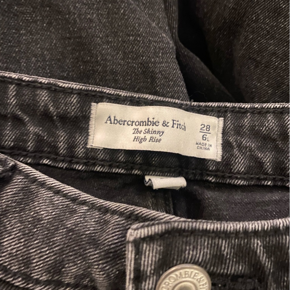 Abercrombie & Fitch Black High Rise Split Hem Straight Leg Denim Jeans size 28L - Picture 7 of 8